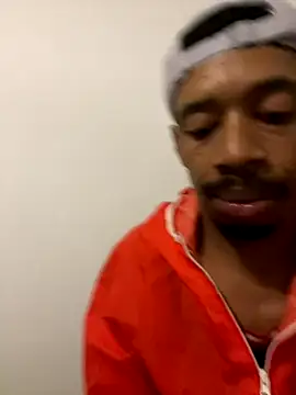 Snapshot of fitsexyman chatting on 10.02.25 fitsexyman online show from 10.02.25