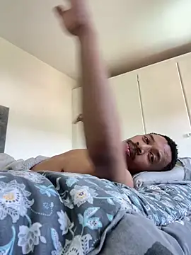 Snapshot of fitsexyman chatting on 10.16.25 fitsexyman online show from 10.16.25