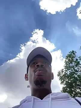 Snapshot of fitsexyman chatting on 10.21.25 fitsexyman online show from 10.21.25