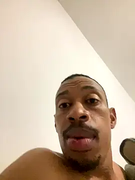 Snapshot of fitsexyman chatting on 11.19.25 fitsexyman online show from 11.19.25