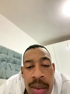 Snapshot of fitsexyman chatting on 11.24.25 fitsexyman online show from 11.24.25