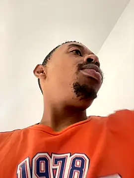 Snapshot of fitsexyman chatting on 12.01.25 fitsexyman online show from 12.01.25