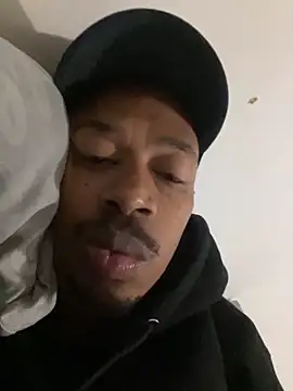 Snapshot of fitsexyman chatting on 12.05.25 fitsexyman online show from 12.05.25