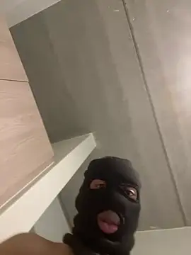 Snapshot of fitsexyman chatting on 04.06.26 fitsexyman online show from 04.06.26