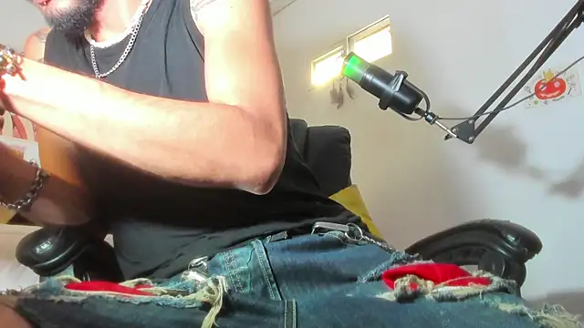 LovexJuxn  online show from 11.11.25