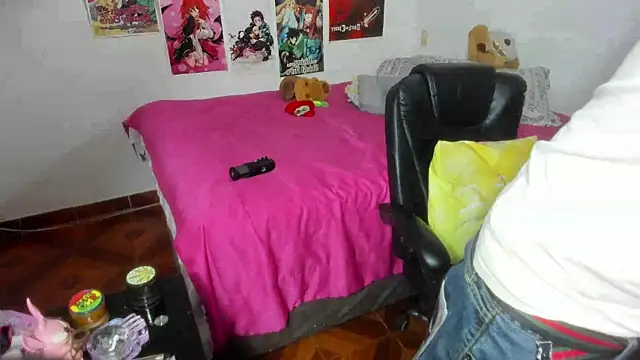 LovexJuxn  online show from 11.24.25