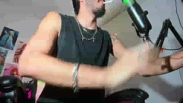 LovexJuxn  online show from 11.28.25