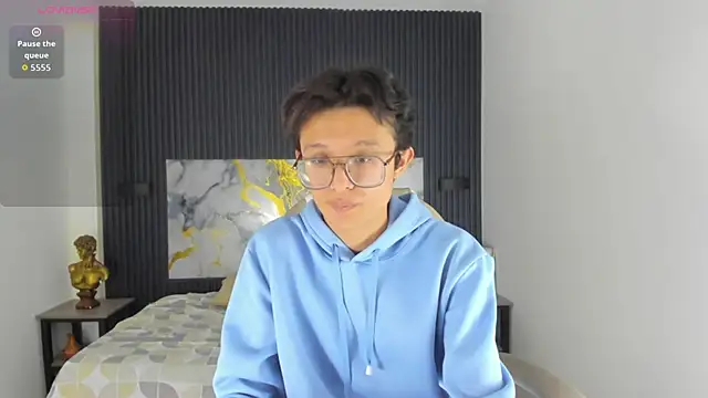 SantiagoRusso18 online show from 12.04.25