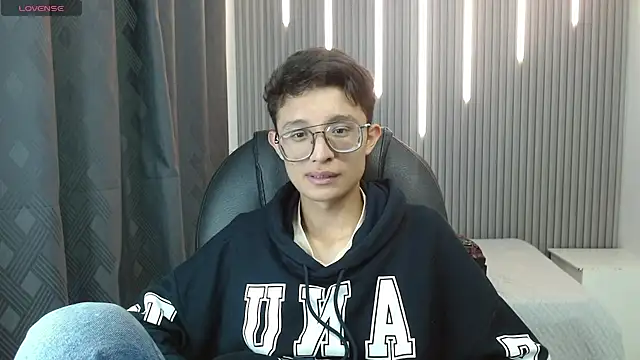 SantiagoRusso18 online show from 03.05.26