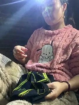 tuyetnhi-00 online show from 12.14.25