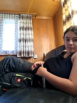 Snapshot of YoungLiisaxx chatting on 10.30.25 YoungLiisaxx online show from 10.30.25