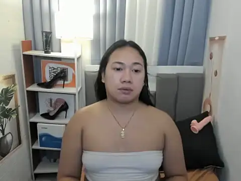 Snapshot of TsUncutKaren chatting on 12.15.25 TsUncutKaren online show from 12.15.25