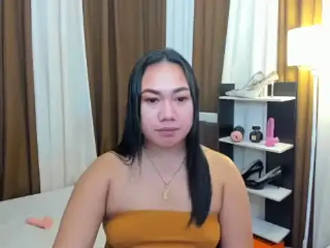 Snapshot of TsUncutKaren chatting on 12.18.25 TsUncutKaren online show from 12.18.25