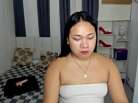 Snapshot of TsUncutKaren chatting on 01.06.26 TsUncutKaren online show from 01.06.26