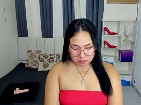 Snapshot of TsUncutKaren chatting on 01.10.26 TsUncutKaren online show from 01.10.26