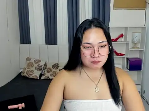 Snapshot of TsUncutKaren chatting on 01.14.26 TsUncutKaren online show from 01.14.26