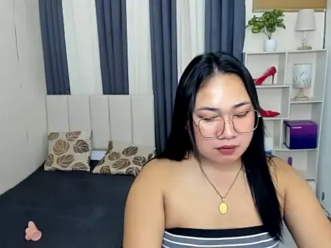 Snapshot of TsUncutKaren chatting on 01.15.26 TsUncutKaren online show from 01.15.26