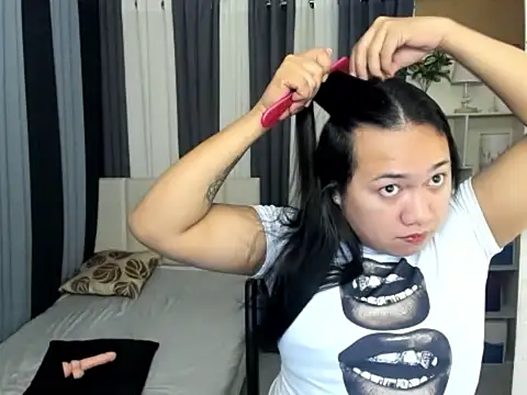 Snapshot of TsUncutKaren chatting on 02.26.26 TsUncutKaren online show from 02.26.26