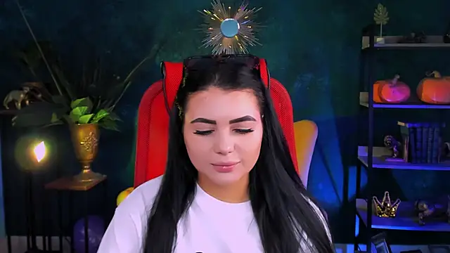 Snapshot of NaomiWilsons chatting on 11.04.25 NaomiWilsons online show from 11.04.25