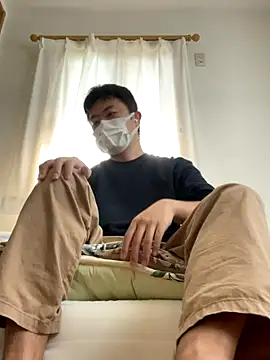 Snapshot of szk2412 chatting on 10.18.25 szk2412 online show from 10.18.25