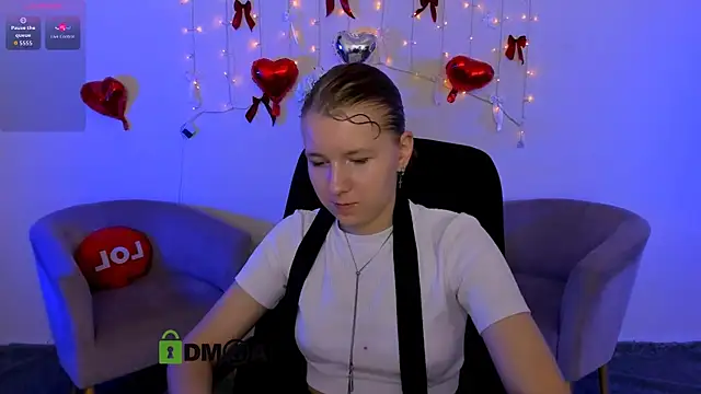 Snapshot of gloria_bubble chatting on 05.14.26 gloria bubble online show from 05.14.26