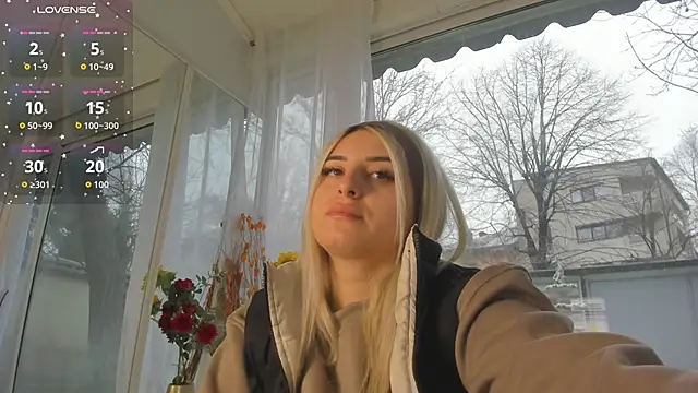 Ella Vee online show from 04.03.26