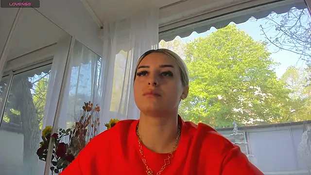 Ella Vee online show from 04.23.26