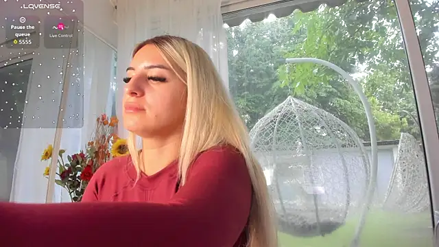 Ella Vee online show from 06.12.26