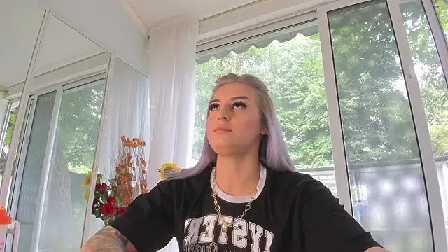 Ella Vee online show from 07.21.26