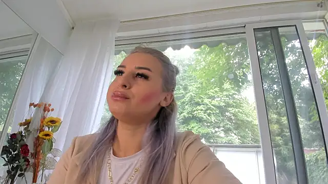Ella Vee online show from 07.23.26