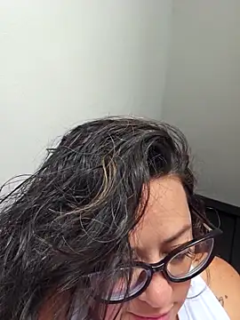 Nicoleefaith  online show from 04.05.26