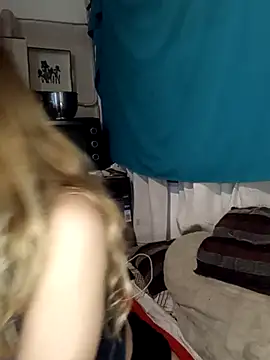 Snapshot of MilayMarkXXX chatting on 11.27.25 MilayMarkXXX online show from 11.27.25