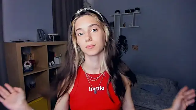 AntonettaTarring online show from 09.10.25