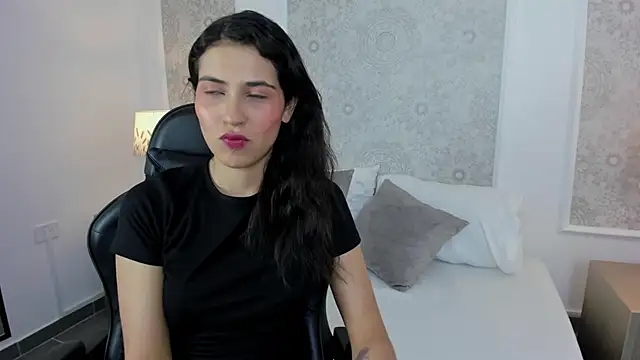 Snapshot of desireee_ chatting on 05.06.26 desireee online show from 05.06.26