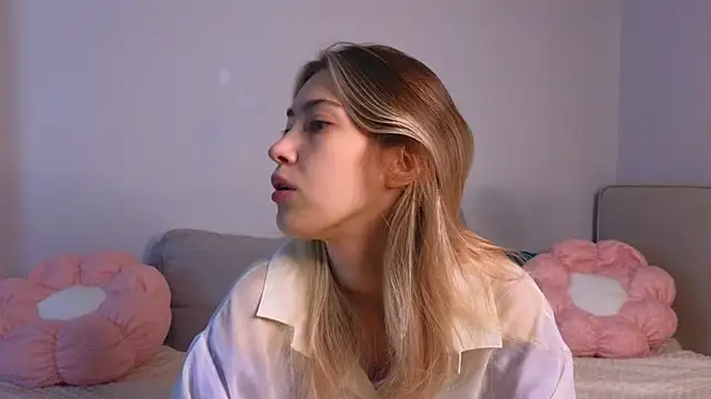 Snapshot of AngelicRice chatting on 10.06.25 AngelicRice online show from 10.06.25