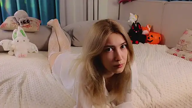 Snapshot of AngelicRice chatting on 10.27.25 AngelicRice online show from 10.27.25