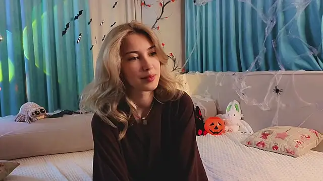 Snapshot of AngelicRice chatting on 10.30.25 AngelicRice online show from 10.30.25