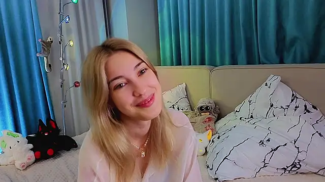 Snapshot of AngelicRice chatting on 11.07.25 AngelicRice online show from 11.07.25