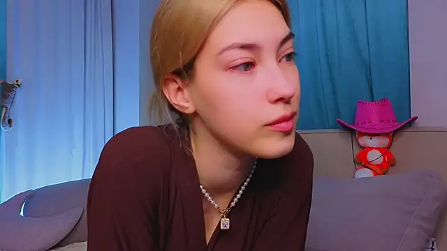 Snapshot of AngelicRice chatting on 11.08.25 AngelicRice online show from 11.08.25