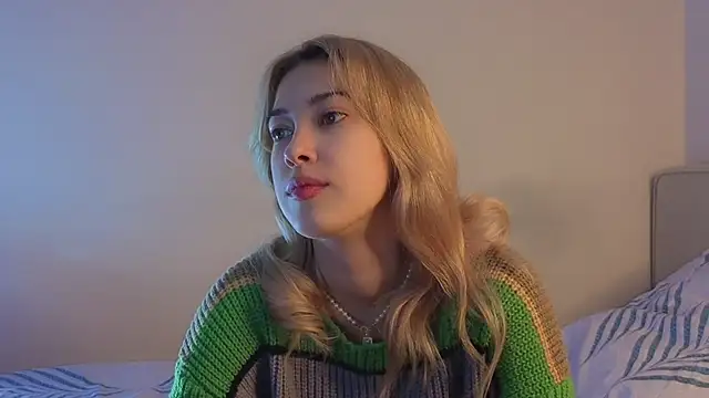 Snapshot of AngelicRice chatting on 11.22.25 AngelicRice online show from 11.22.25