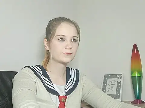 Snapshot of LydiaYoung chatting on 09.18.25 LydiaYoung online show from 09.18.25