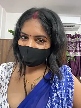 Snapshot of V-Hot-Sweti chatting on 10.31.25 V-Hot-Sweti online show from 10.31.25