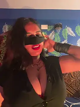 Snapshot of V-Hot-Sweti chatting on 11.08.25 V-Hot-Sweti online show from 11.08.25