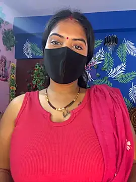 Snapshot of V-Hot-Sweti chatting on 11.17.25 V-Hot-Sweti online show from 11.17.25