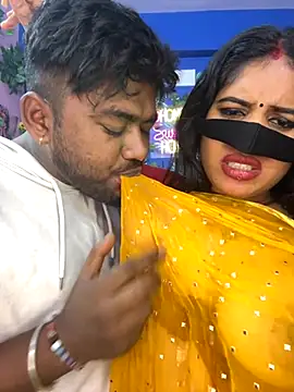 Snapshot of V-Hot-Sweti chatting on 11.22.25 V-Hot-Sweti online show from 11.22.25