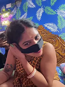 Snapshot of V-Hot-Sweti chatting on 11.27.25 V-Hot-Sweti online show from 11.27.25