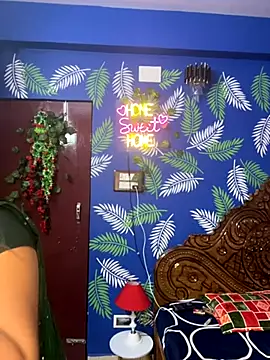 Snapshot of V-Hot-Sweti chatting on 11.30.25 V-Hot-Sweti online show from 11.30.25