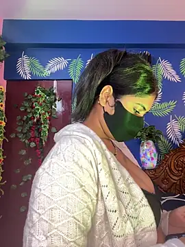 Snapshot of V-Hot-Sweti chatting on 12.16.25 V-Hot-Sweti online show from 12.16.25