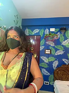 Snapshot of V-Hot-Sweti chatting on 07.13.26 V-Hot-Sweti online show from 07.13.26