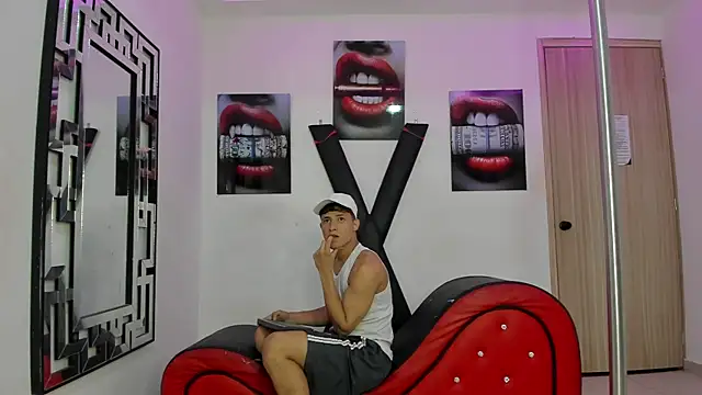 Snapshot of GRETTY_BOYS chatting on 11.28.25 GRETTY BOYS online show from 11.28.25